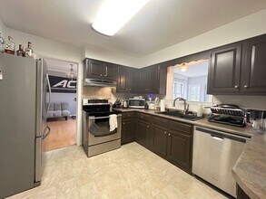 1413 Hillcrest Dr in Blacksburg, VA - Building Photo - Building Photo