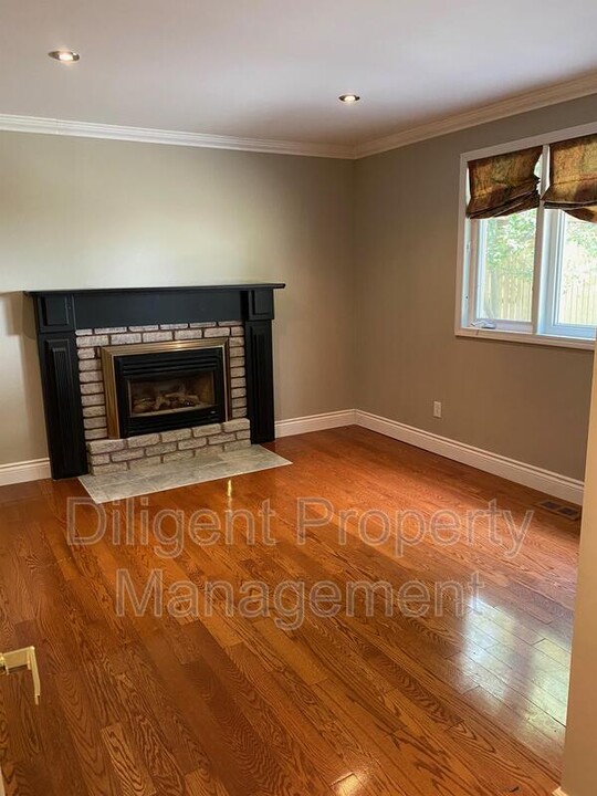 1219 Cartier Blvd in Peterborough, ON - Building Photo