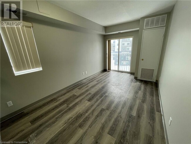 593 Strasburg Rd in Kitchener, ON - Building Photo - Building Photo