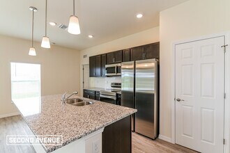 3805 NE 23rd Ave in Cape Coral, FL - Building Photo - Building Photo
