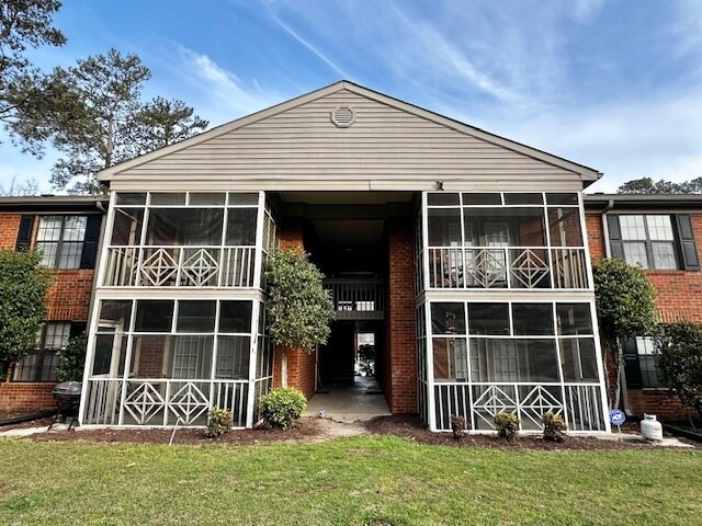 1219 Brittany Dr in Florence, SC - Foto de edificio