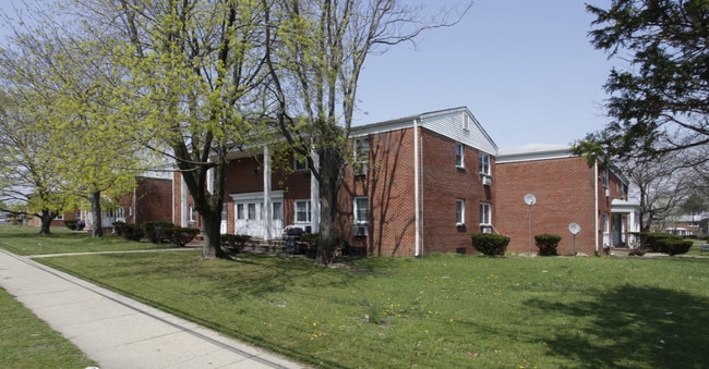 Pinewood Apartments