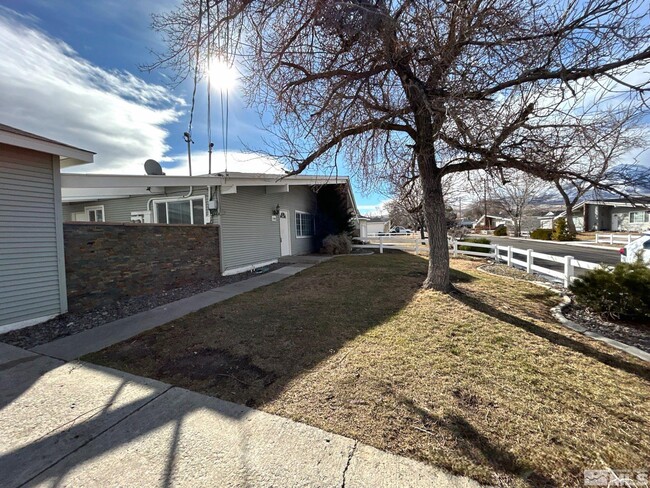 12092 Green Mountain St in Reno, NV - Building Photo - Building Photo