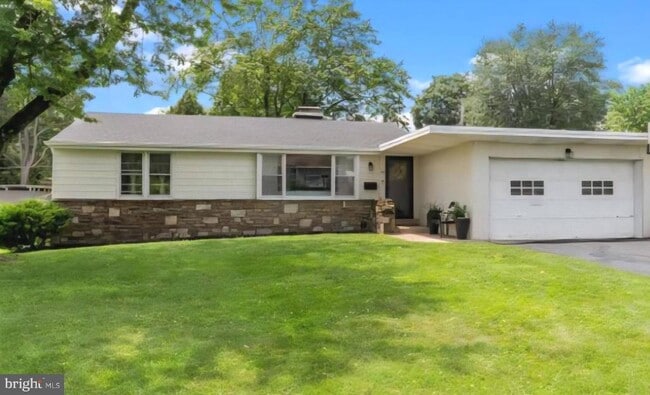 16 Brook Ln in Yardley, PA - Building Photo - Building Photo