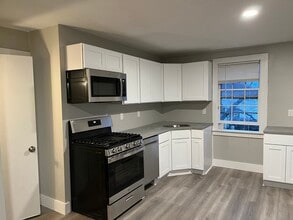 19 Forest St in Rockport, MA - Building Photo - Building Photo