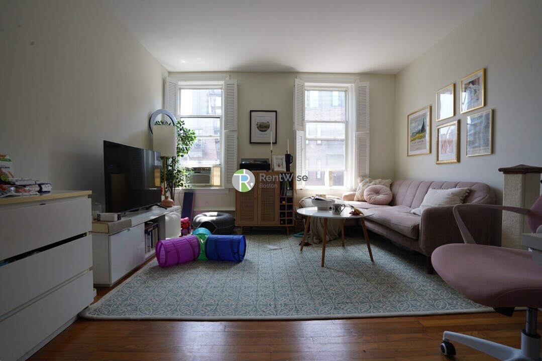 529 Beacon St in Boston, MA - Building Photo