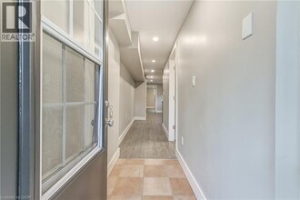 672 Castleguard Crescent in Burlington, ON - Building Photo - Building Photo