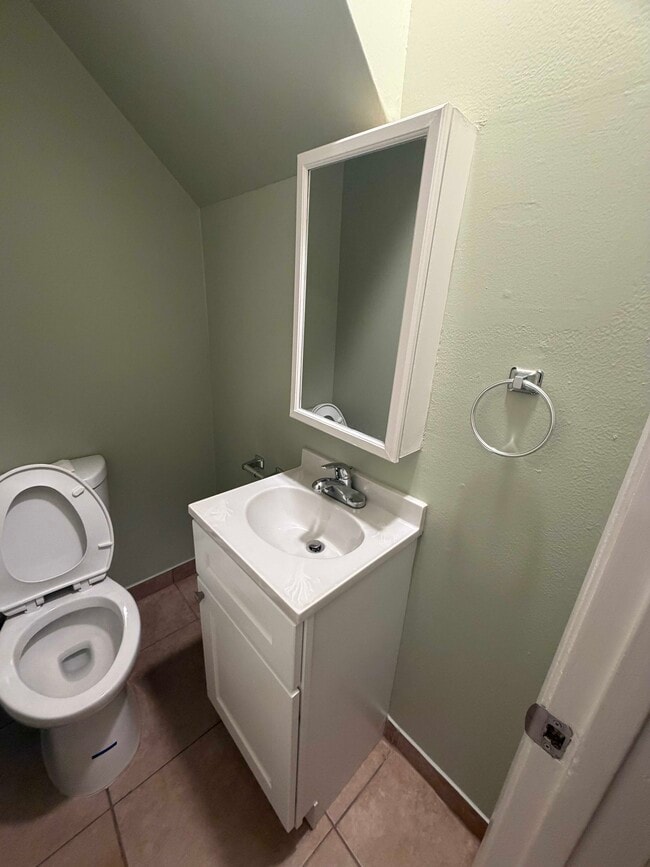 2124 90th Ave in Oakland, CA - Foto de edificio - Building Photo