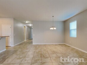 12283 Moss Lake Loop in New Port Richey, FL - Foto de edificio - Building Photo