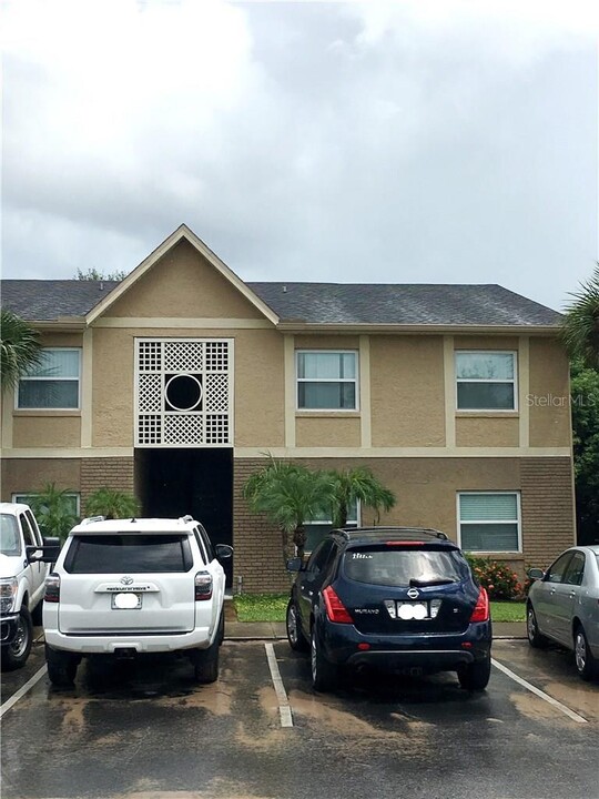 9911 Turf Ct in Orlando, FL - Foto de edificio