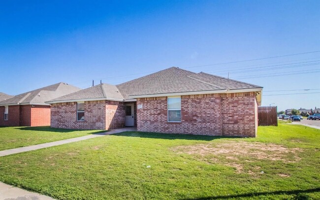 902 N Bangor Ave, Unit B in Lubbock, TX - Building Photo - Building Photo