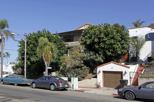 1830-1860 Robinson Ave in San Diego, CA - Foto de edificio - Building Photo