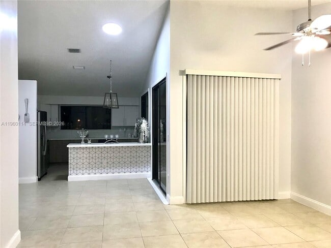 8211 NW 191st St in Hialeah, FL - Building Photo - Building Photo