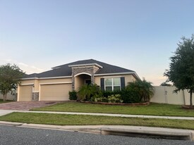 201 Messina Pl in Howey In The Hills, FL - Building Photo