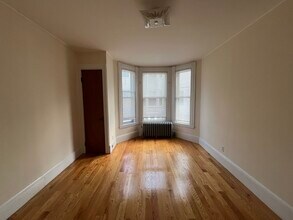381 Harvard St, Unit 1 in Cambridge, MA - Foto de edificio - Building Photo