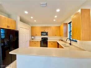 7472 Bristol Cir in Naples, FL - Building Photo - Building Photo