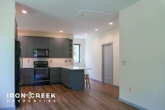 11 Hilltopia Rd in Asheville, NC - Building Photo - Building Photo