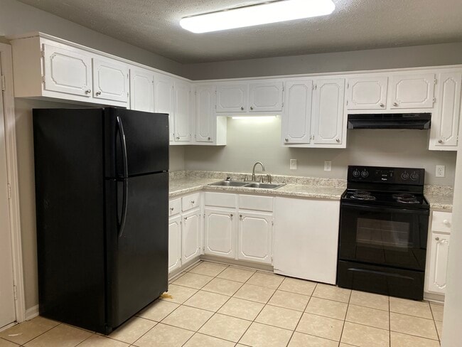 2000 N Royal St in Jackson, TN - Building Photo - Building Photo