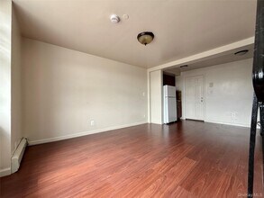 8 Audrey Ave in Oyster Bay, NY - Building Photo - Building Photo
