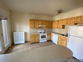 1137 Commonwealth Ave, Unit 6 in Boston, MA - Building Photo