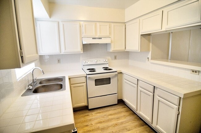 9563 Olde Towne Row in Dallas, TX - Building Photo - Building Photo