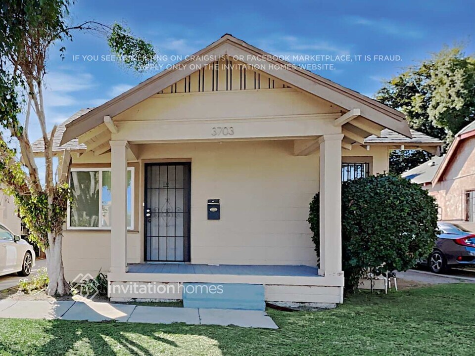 3703 S Gramercy Pl in Los Angeles, CA - Foto de edificio