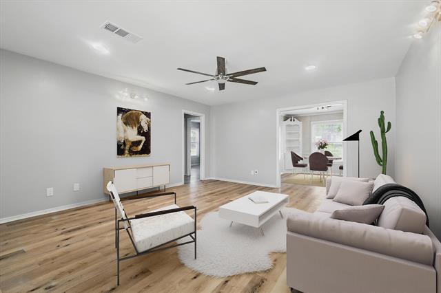 property at 2104 W Lotus Ave