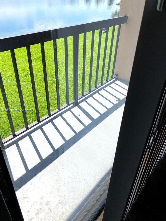 6745 W 26th Dr in Hialeah, FL - Building Photo