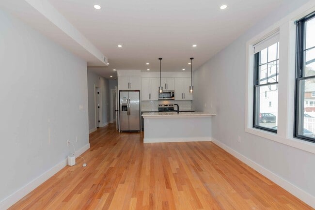 8 Ford St