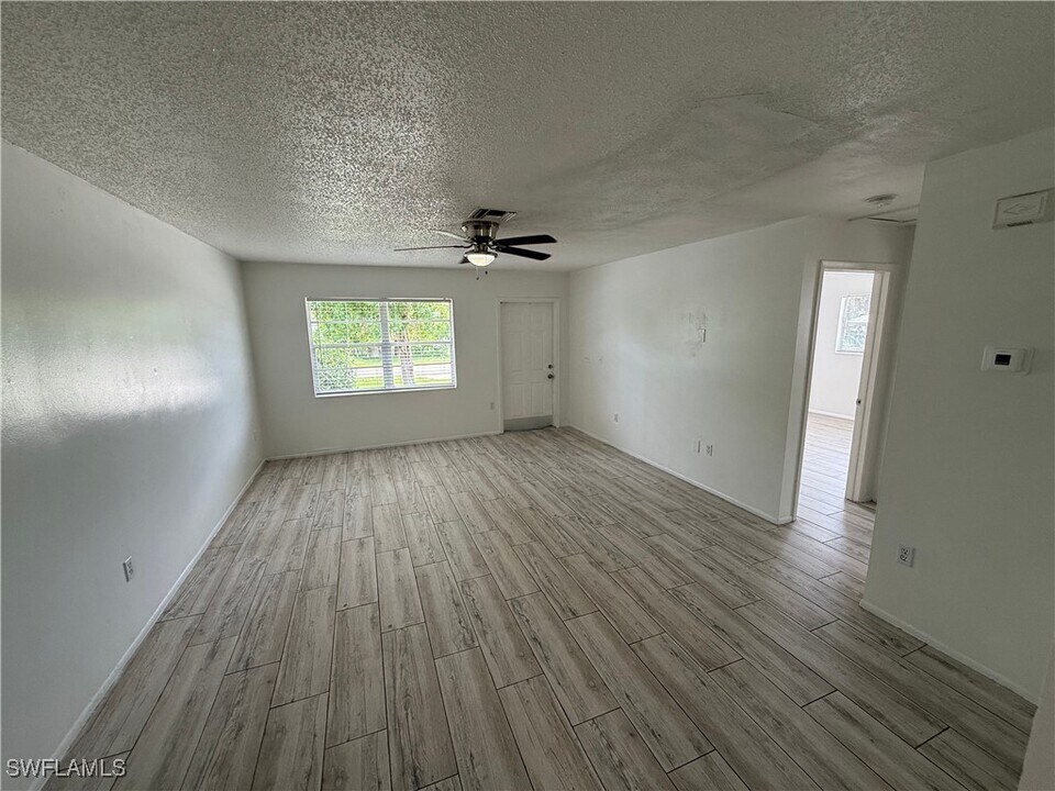 3085 Barrett Ave in Naples, FL - Building Photo