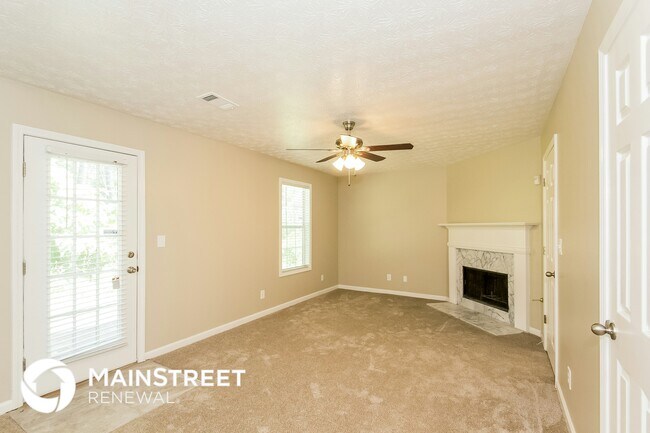 6661 Rebecca Lou Ln in Lithonia, GA - Building Photo - Building Photo