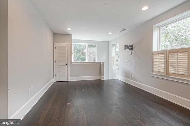1855 Frankford Ave, Unit 2 in Philadelphia, PA - Building Photo - Building Photo