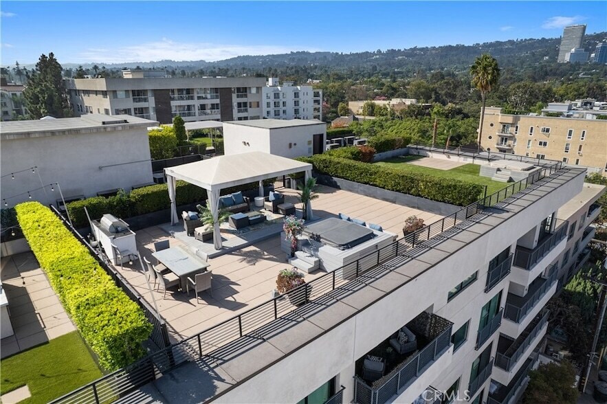 432 N Oakhurst Dr, Unit 503 in Beverly Hills, CA - Foto de edificio