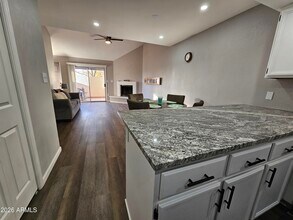 2144 E Center Ln in Tempe, AZ - Building Photo - Building Photo