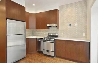 407 E 6th St in New York, NY - Foto de edificio - Building Photo