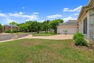 1212 Shannon Oaks Trail in Austin, TX - Building Photo - Building Photo