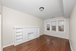 3752 W Sunnyside Ave, Unit 47-2 in Chicago, IL - Building Photo - Building Photo