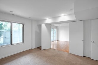 5224 Pooks Hill Rd, Unit Bethesda Luxury Condo in Bethesda, MD - Building Photo - Building Photo