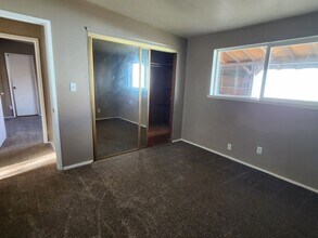 271 E Everett Ave in Sutherlin, OR - Building Photo - Building Photo