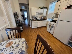 905 W Newport Ave, Unit 2 in Chicago, IL - Foto de edificio - Building Photo