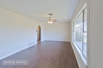 2713 S Carrier Pkwy in Grand Prairie, TX - Building Photo - Building Photo