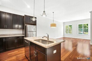 142 East Ave in Norwalk, CT - Building Photo