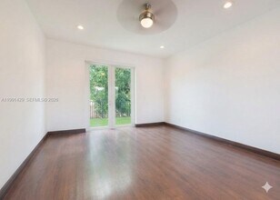 8164 SW 171st St in Palmetto Bay, FL - Foto de edificio - Building Photo