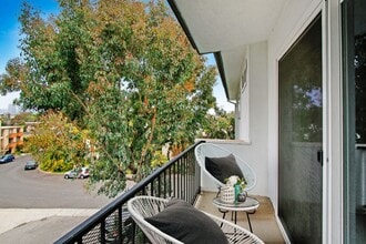 Valparaiso Apartments in Los Angeles, CA - Building Photo - Building Photo