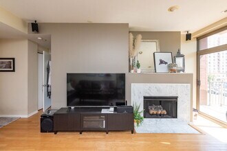 400 N Clinton St in Chicago, IL - Building Photo - Building Photo