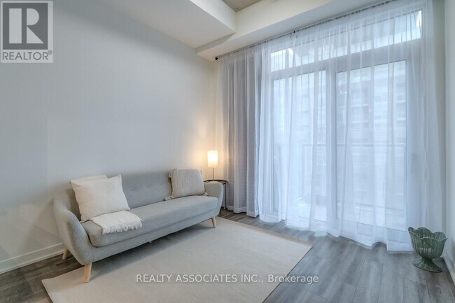 609 St Clair Ave W in Toronto, ON - Building Photo - Building Photo