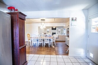 4 Bedroom 2 Bathroom in Alamogordo, NM - Building Photo - Building Photo