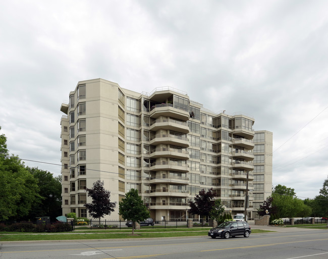 1770 Main St W in Hamilton, ON - Building Photo - Building Photo