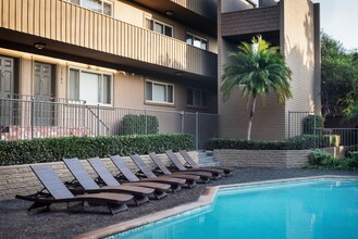 Elan Baylofts in San Diego, CA - Foto de edificio - Building Photo