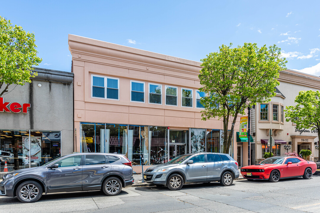 554-556 Broadway in Bayonne, NJ - Building Photo